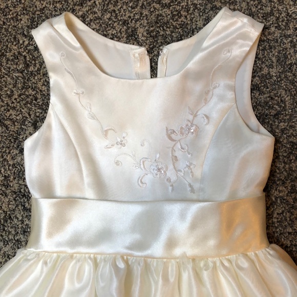 Flower girl dress - Picture 2 of 4